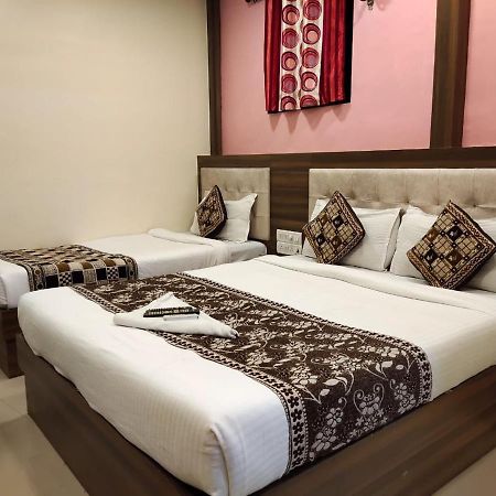 Hotel Golden Galaxy Mumbai Ngoại thất bức ảnh