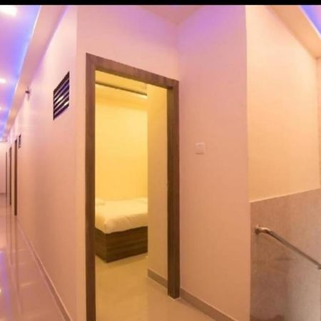 Hotel Golden Galaxy Mumbai Ngoại thất bức ảnh