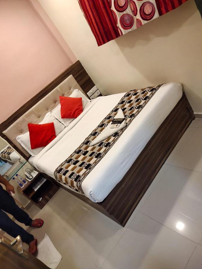 Hotel Golden Galaxy Mumbai Ngoại thất bức ảnh