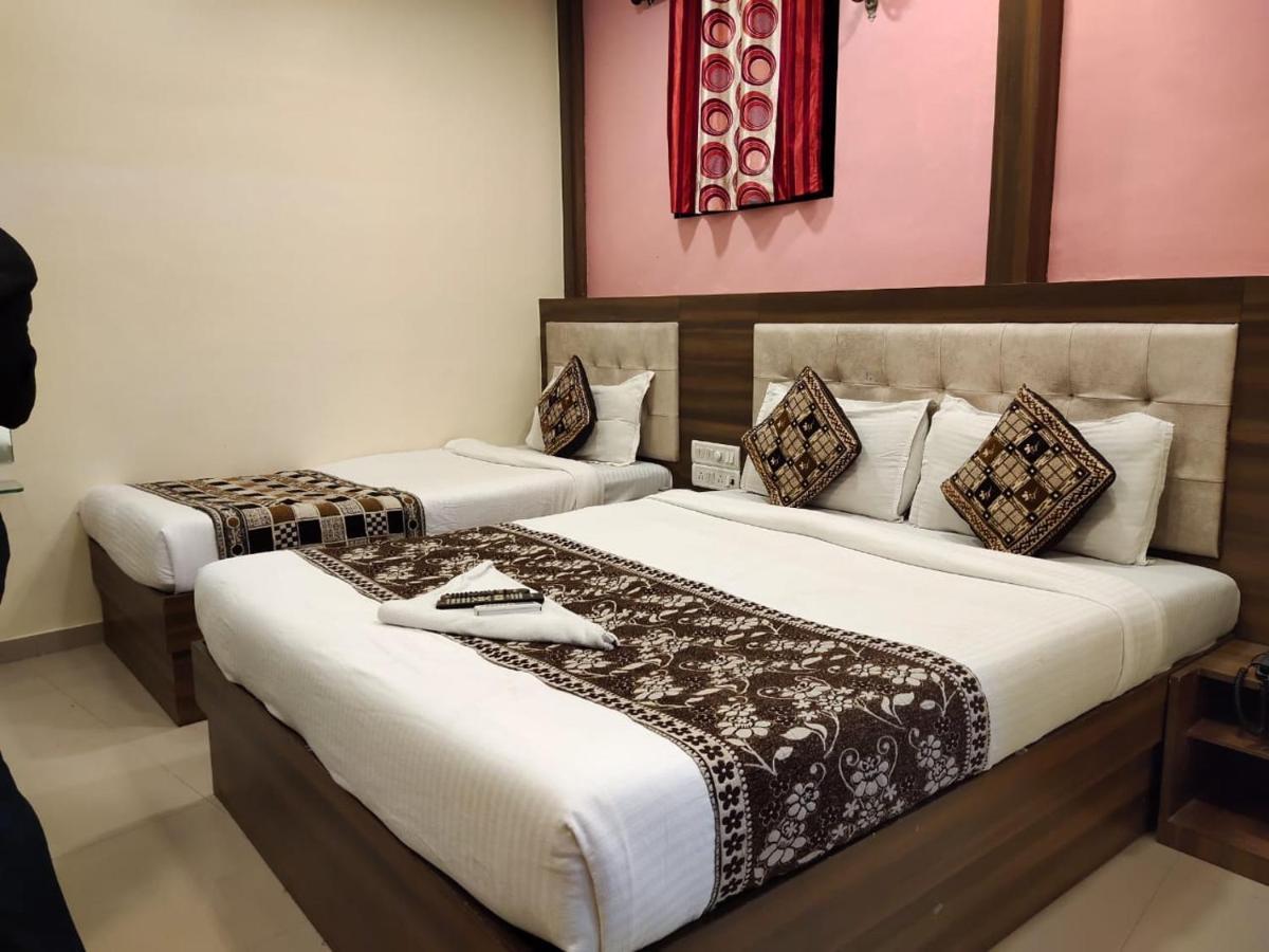 Hotel Golden Galaxy Mumbai Ngoại thất bức ảnh