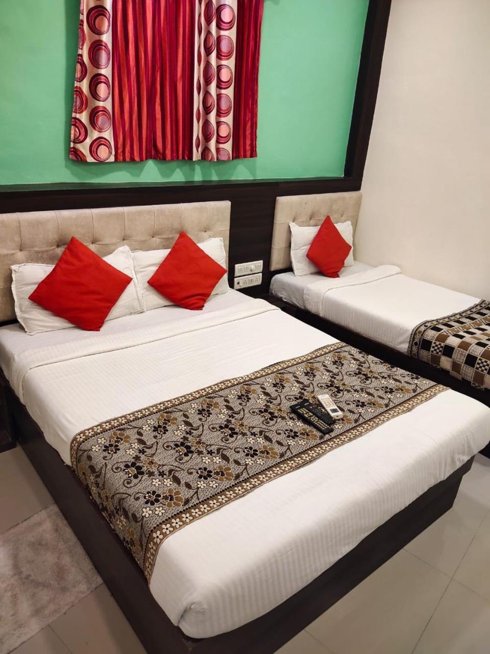 Hotel Golden Galaxy Mumbai Ngoại thất bức ảnh
