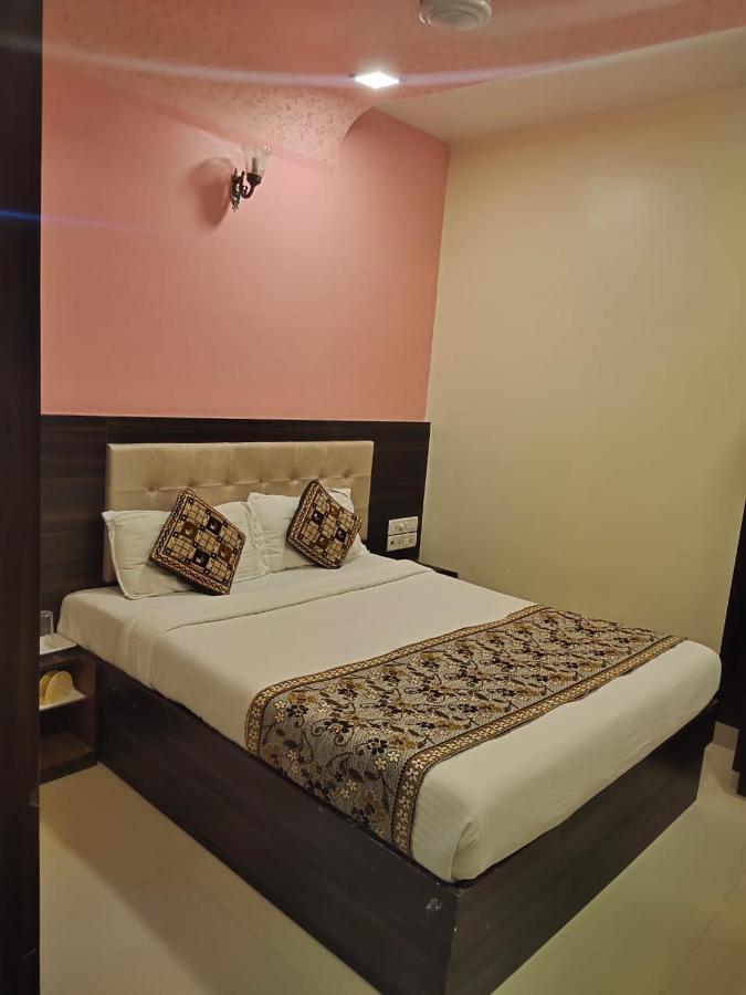 Hotel Golden Galaxy Mumbai Ngoại thất bức ảnh
