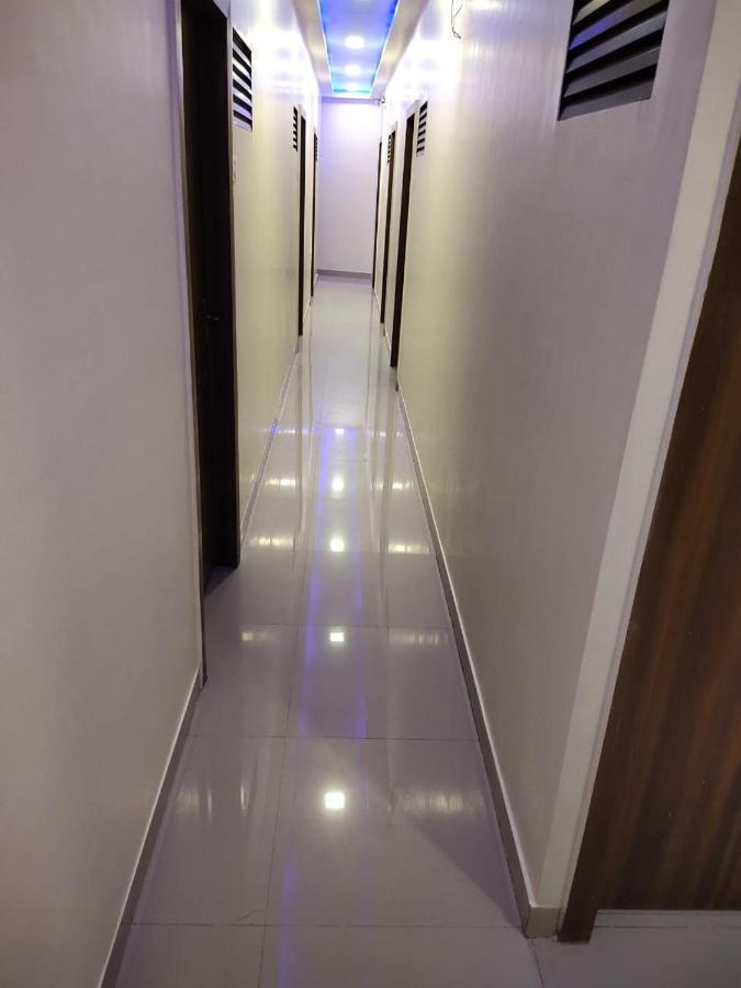 Hotel Golden Galaxy Mumbai Ngoại thất bức ảnh